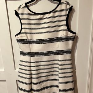 Danny & Nicole Dress Fit & Flare, Black 7 off white Sleeveless Size 14 Zipper